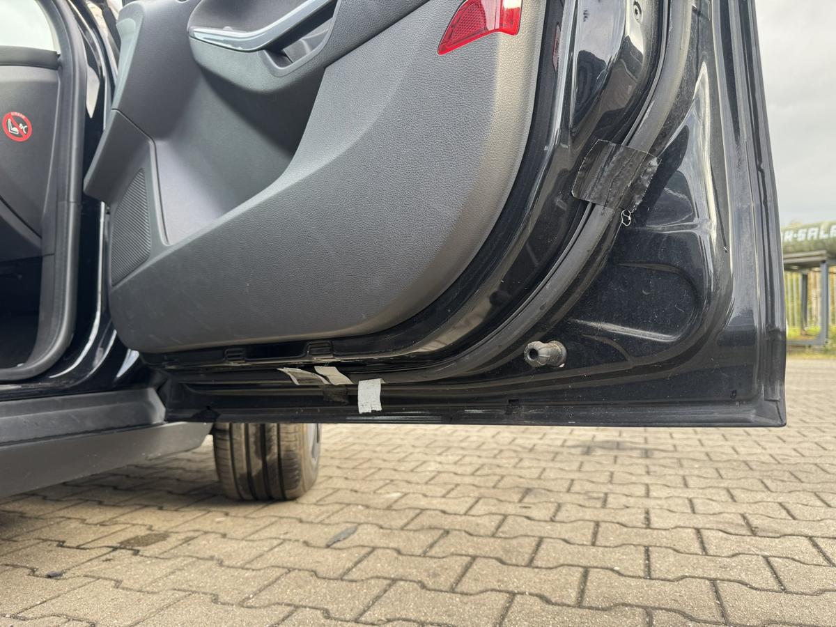Ford Focus 3 original T&uuml;r vorn rechts Panther Schwarz Rohbau Bj.2011